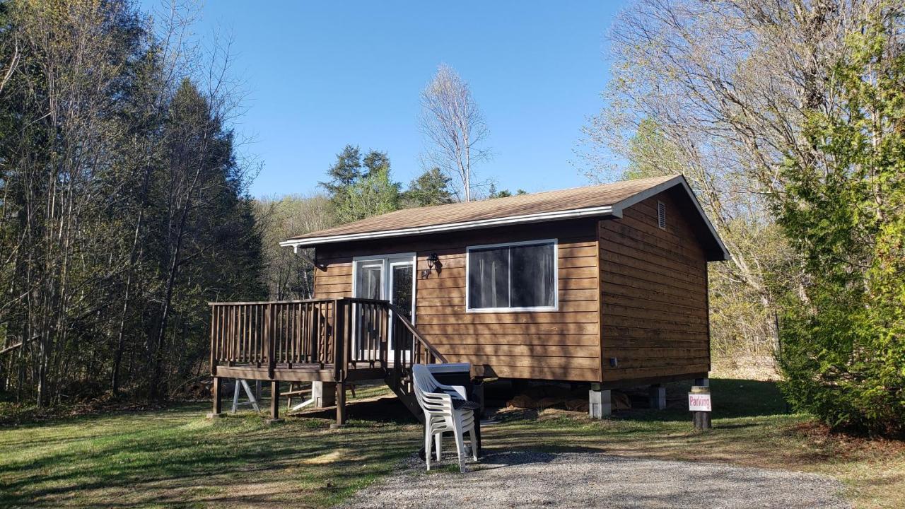 Parkway Cottage Resort And Trading Post Dwight Exterior foto