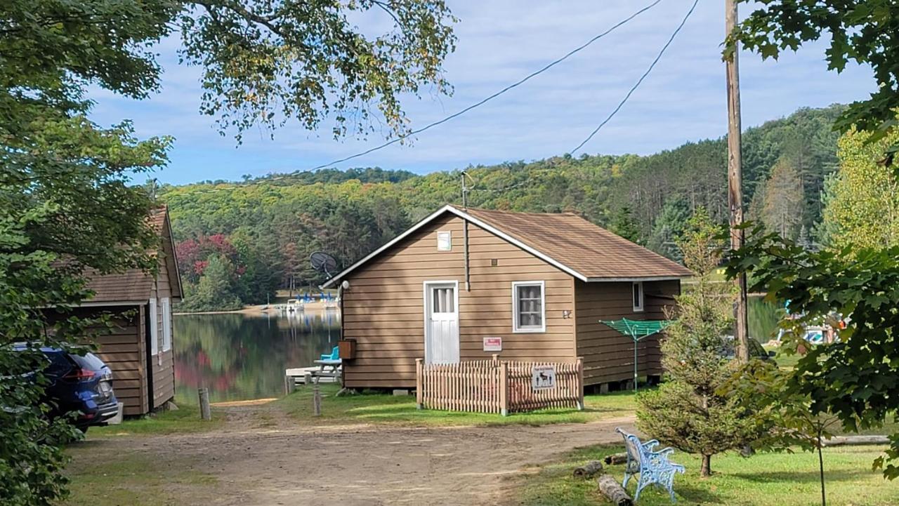 Parkway Cottage Resort And Trading Post Dwight Exterior foto