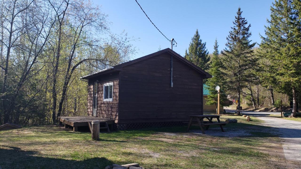 Parkway Cottage Resort And Trading Post Dwight Exterior foto