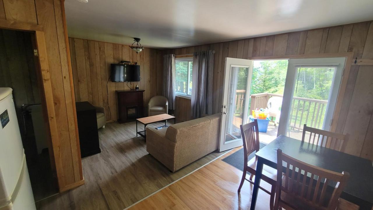 Parkway Cottage Resort And Trading Post Dwight Exterior foto