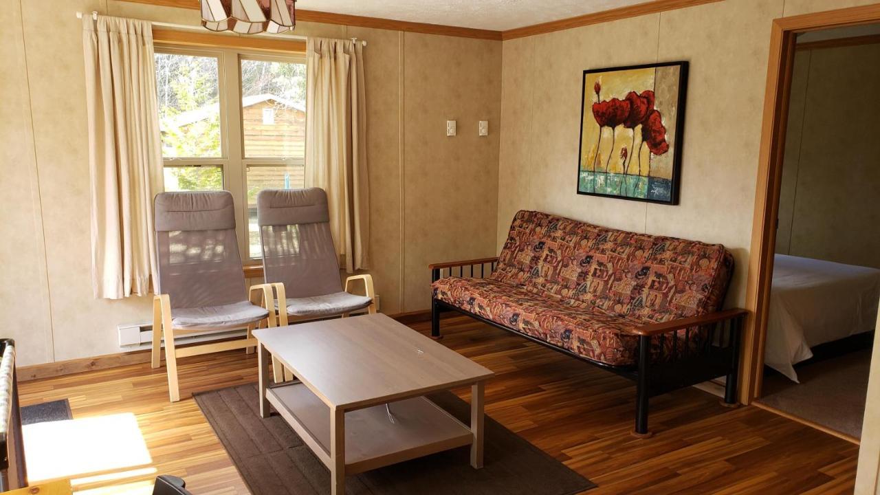 Parkway Cottage Resort And Trading Post Dwight Exterior foto