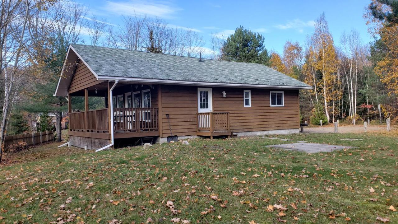 Parkway Cottage Resort And Trading Post Dwight Exterior foto