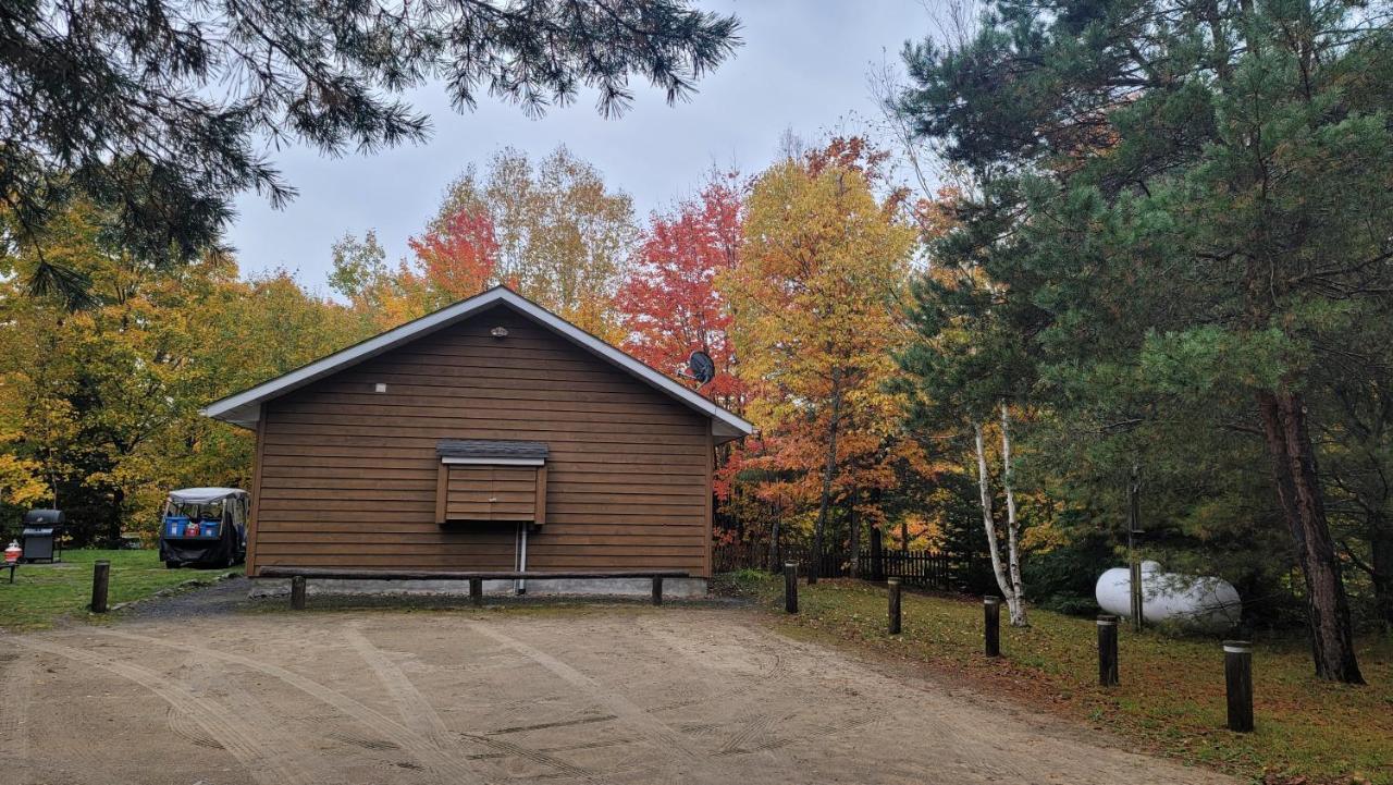 Parkway Cottage Resort And Trading Post Dwight Exterior foto