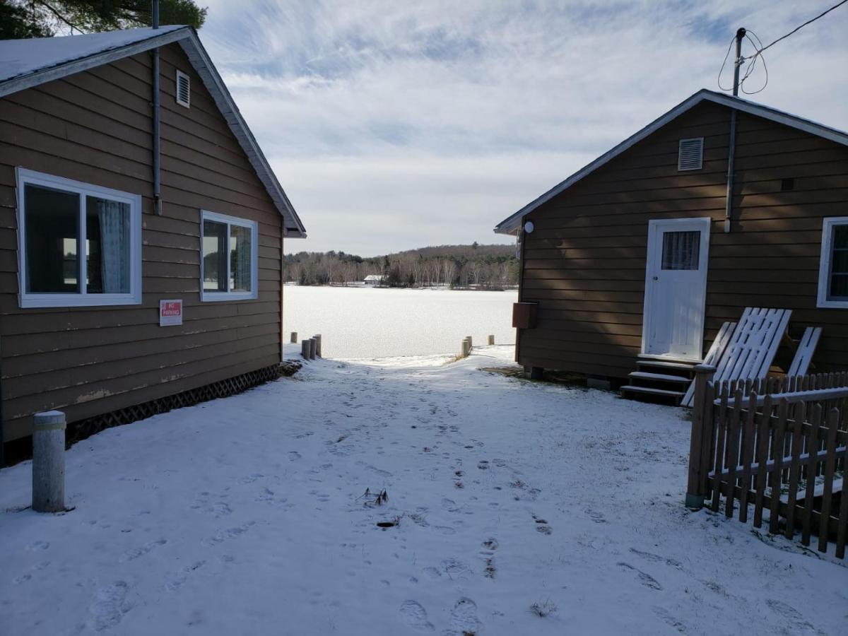 Parkway Cottage Resort And Trading Post Dwight Exterior foto