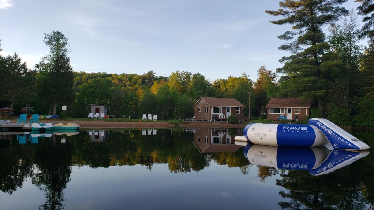 Parkway Cottage Resort And Trading Post Dwight Exterior foto