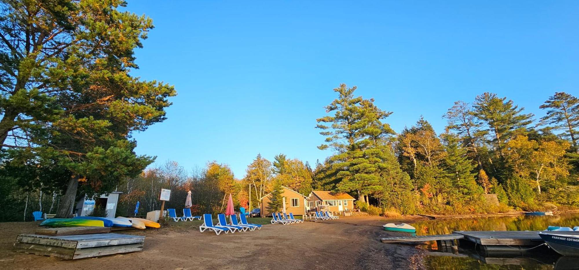 Parkway Cottage Resort And Trading Post Dwight Exterior foto