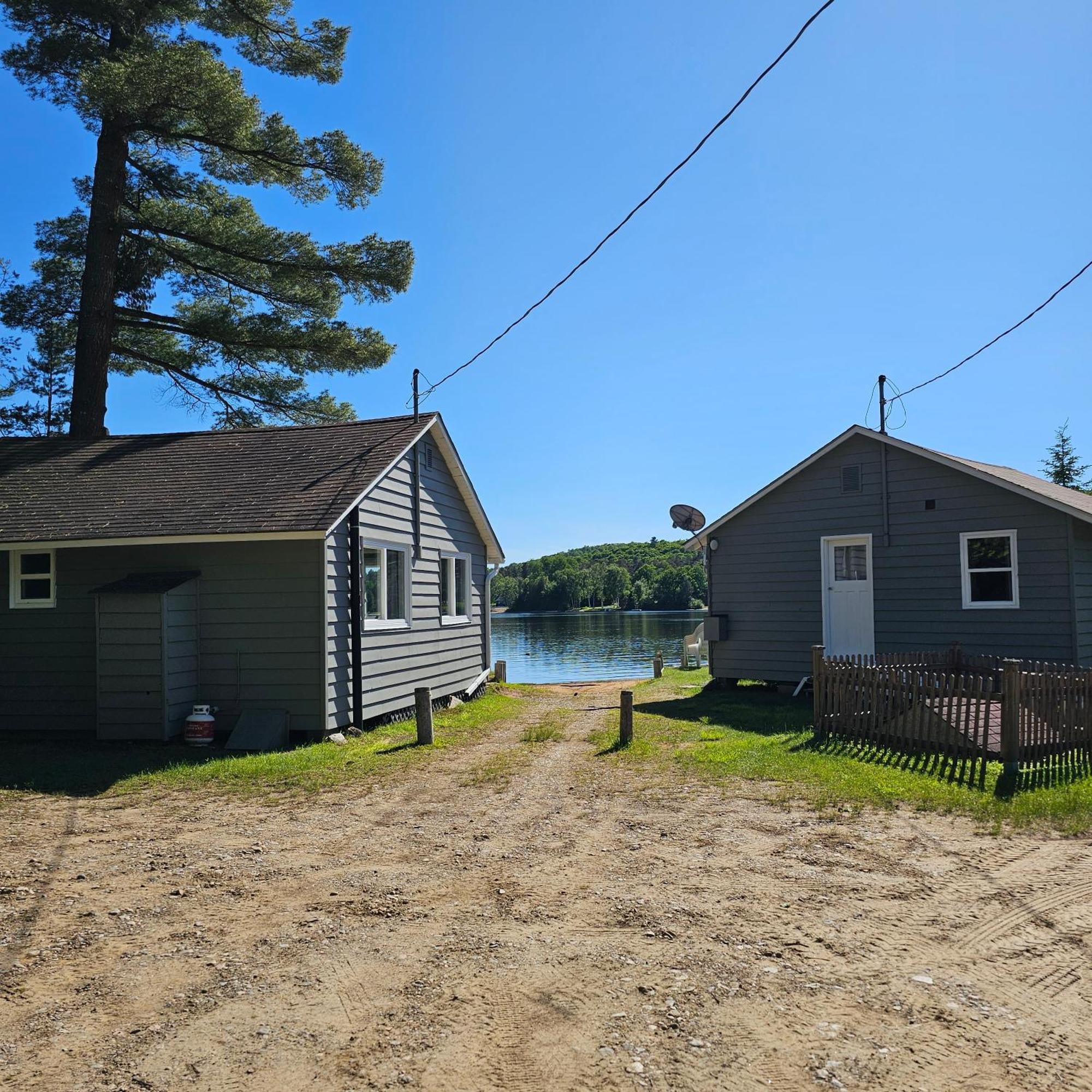 Parkway Cottage Resort And Trading Post Dwight Exterior foto