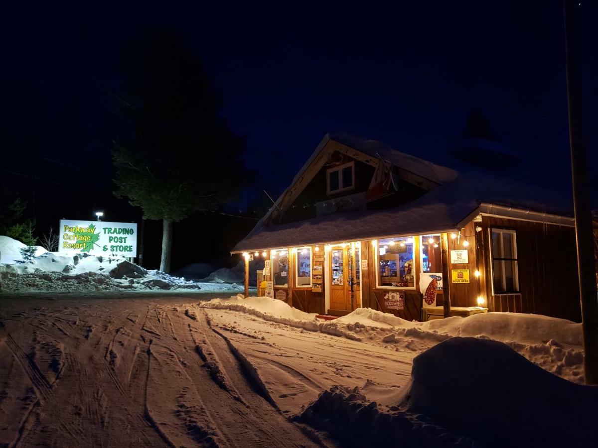 Parkway Cottage Resort And Trading Post Dwight Exterior foto